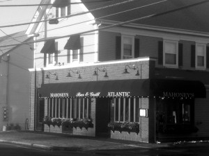 Mahoneys in winterBW